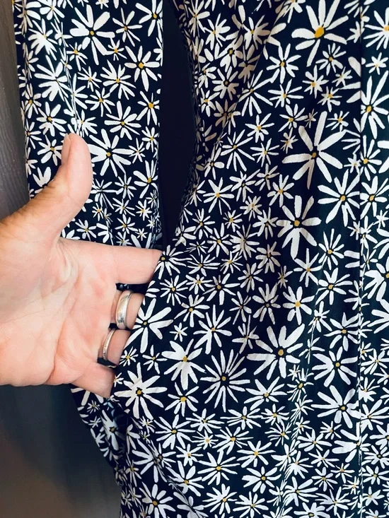 Uniqlo Ditsy Floral Dress Daisy Print Lightweight Black White Yellow L Cottage - Picture 12 of 15